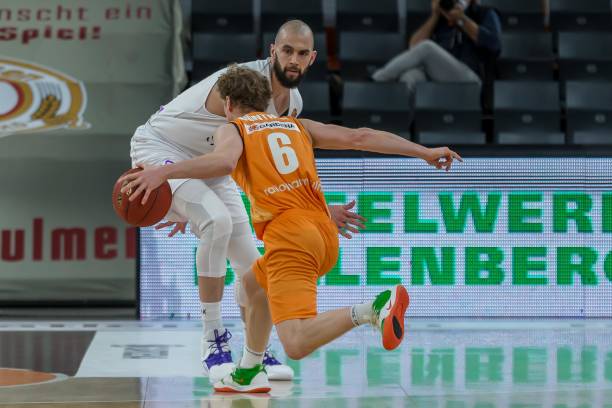 赛中意外遭 赛中意外遭