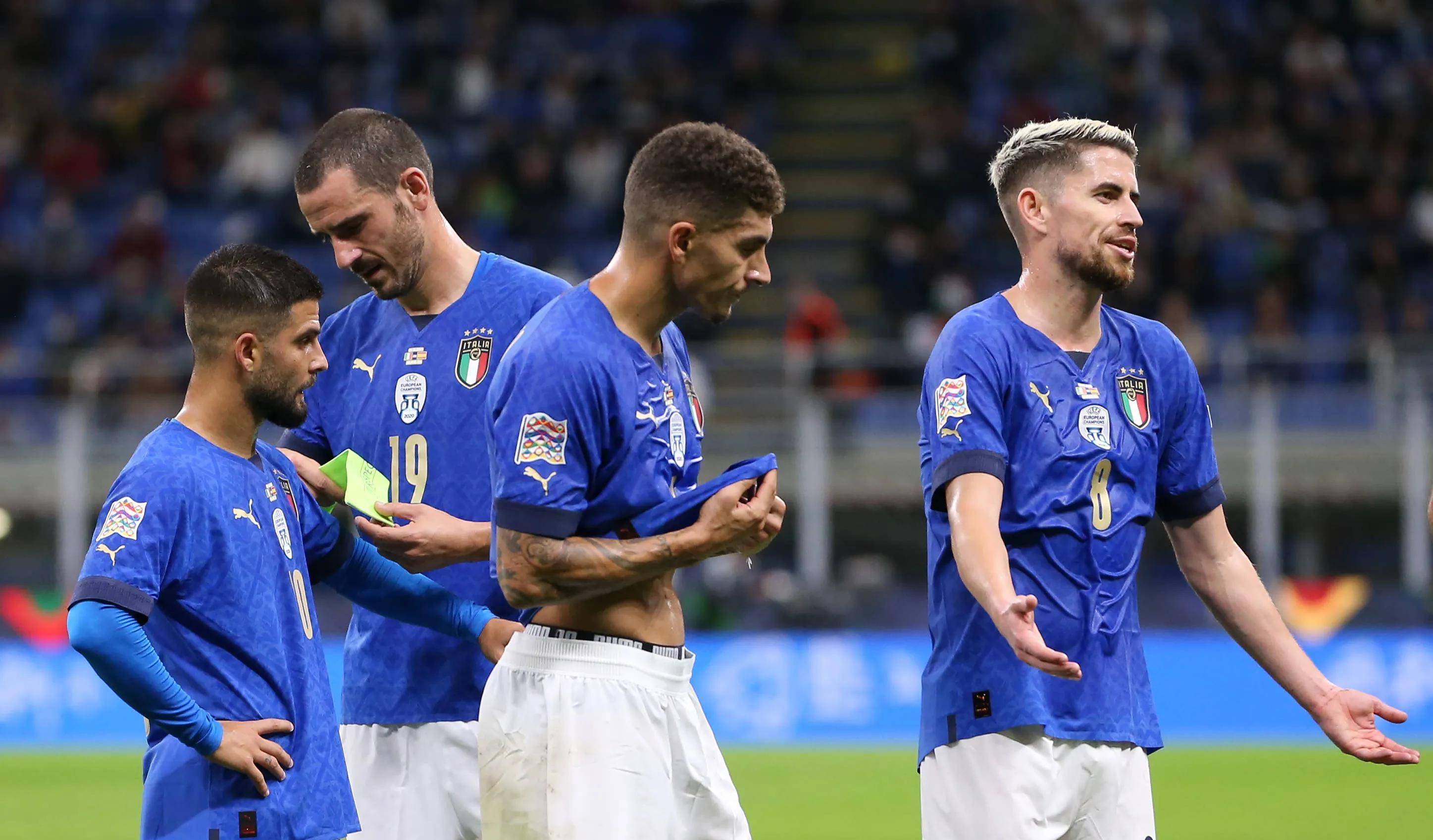 阵容支撑下 阵容支撑下