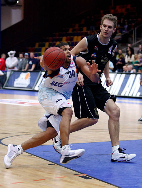 在他的带领 在他的带领