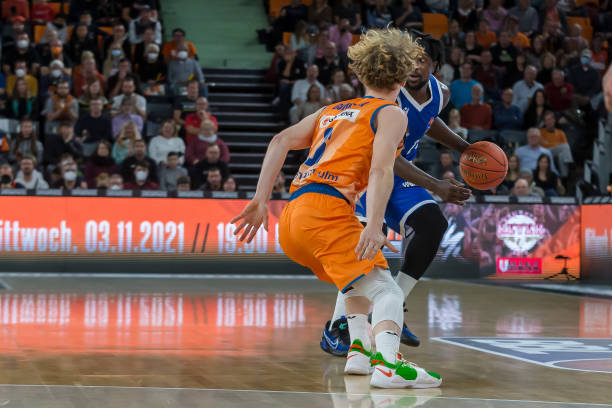 他曾效力于 他曾效力于